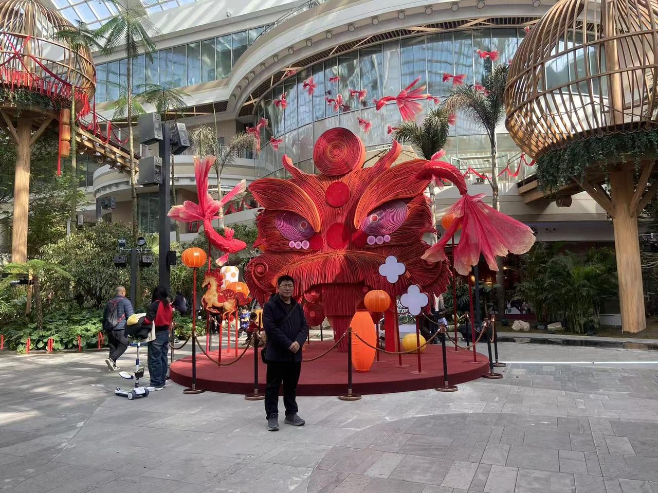 大姐今年六十二岁，只比我大一岁。大姐这辈子很辛苦，嫁个姐夫是的酒鬼。姐夫每天只负