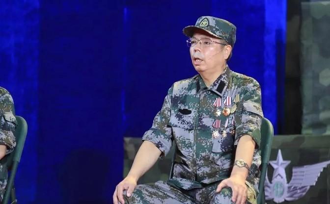 1984年，22岁的战士陈洪远掉队失联，误闯入一个山洞，发现全是越军女兵！他慌忙