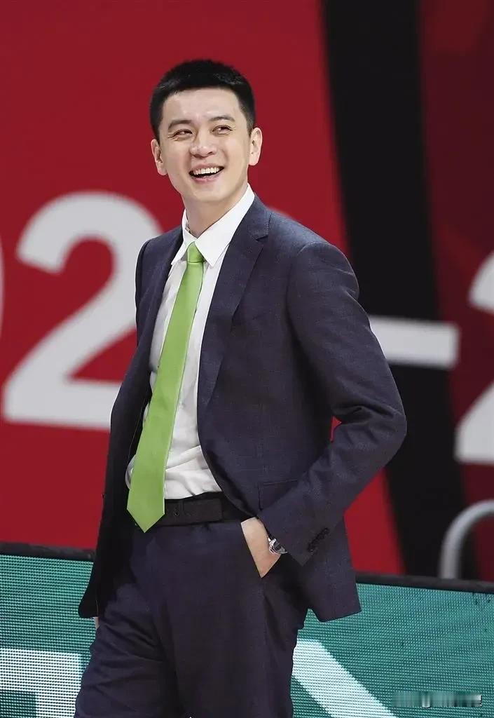 杨鸣下一站会来广东执教你信吗？为什么杨鸣可能会来广东执教？首先要了解杨鸣为什么