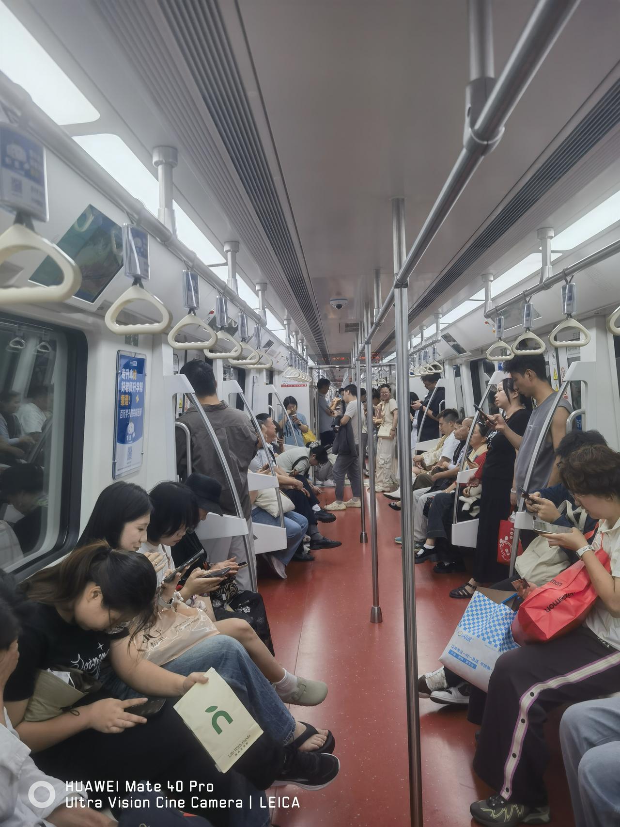 西安地铁客流量之冠2号线每天运送90万人是如何做到的？这是周二晚上