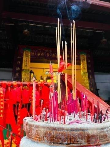 一缕清香，上达天听。诚心所至，自有感应。​​​