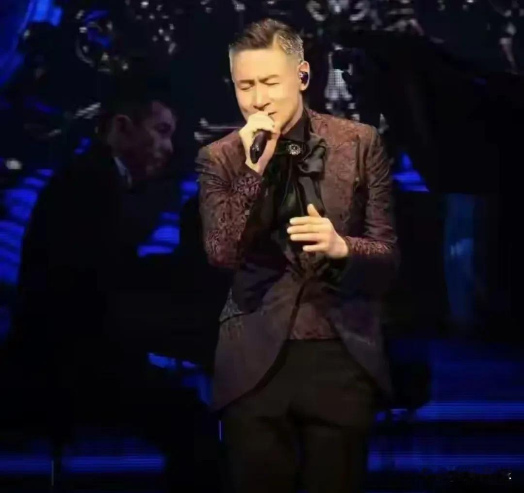 学友哥这事办得，我给满分！别人开完演唱会，庆功宴摆得比演唱会还热闹。咱们歌神