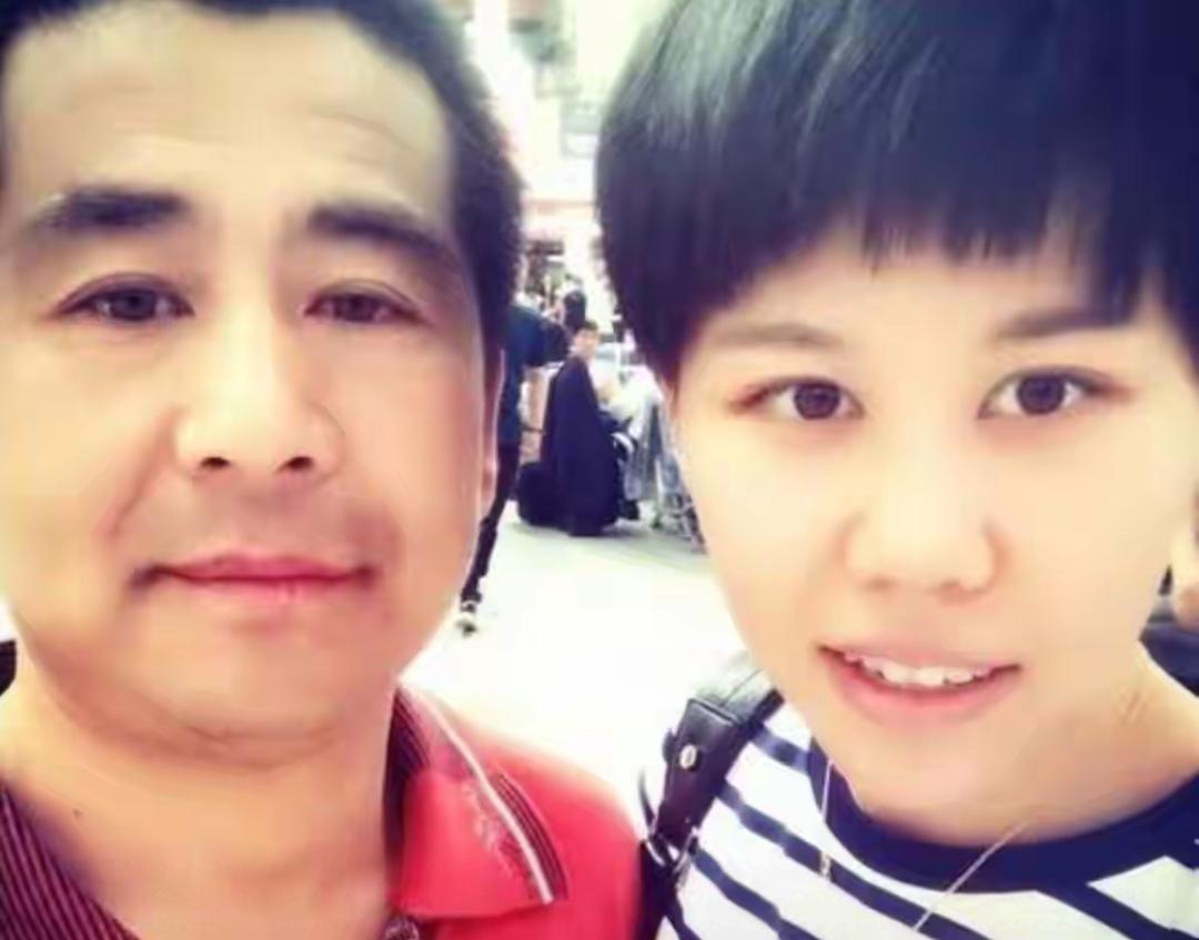 陈幸同的父母都是乡村的老师，朴实善良，父亲还是乒乓球爱好者，陈幸同5岁就被父母送