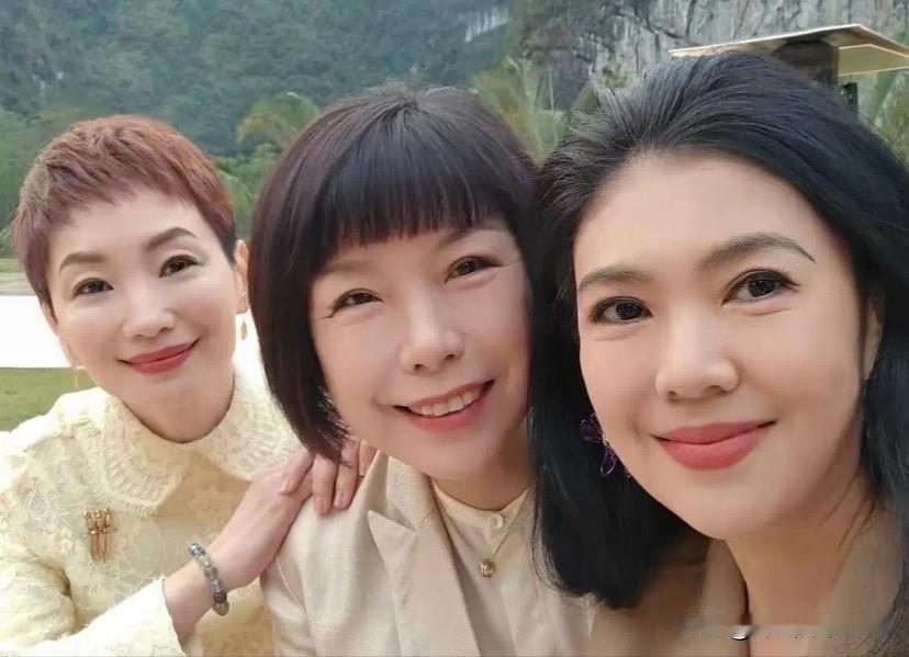 苏芒、晓雪上鲁豫节目，谈当年做时尚主编的风光和情怀后，让一些女孩莫名其妙向往时尚