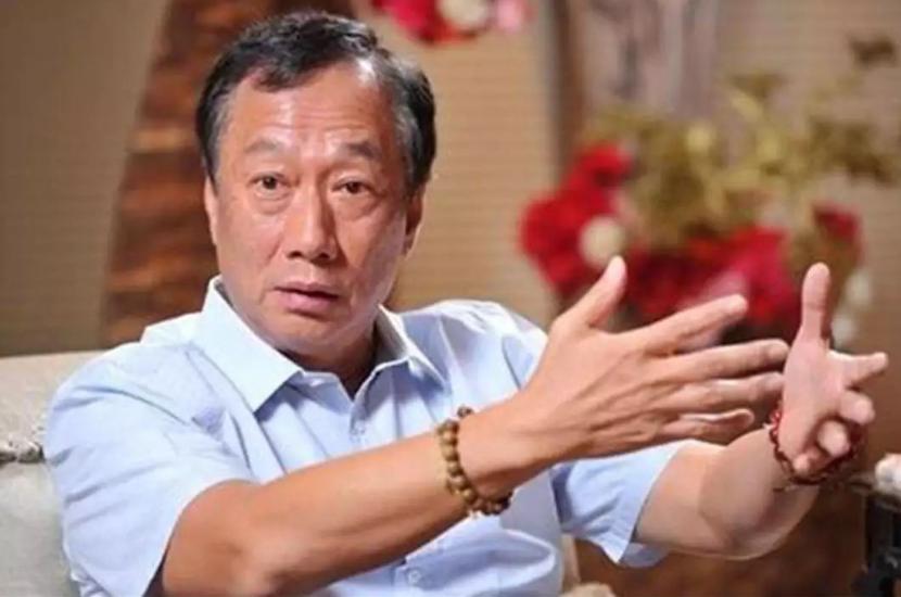 富士康崩得太突然！郭台铭绝对没料到，以前大陆工厂灯火通明的代工巨头，如今像破气球