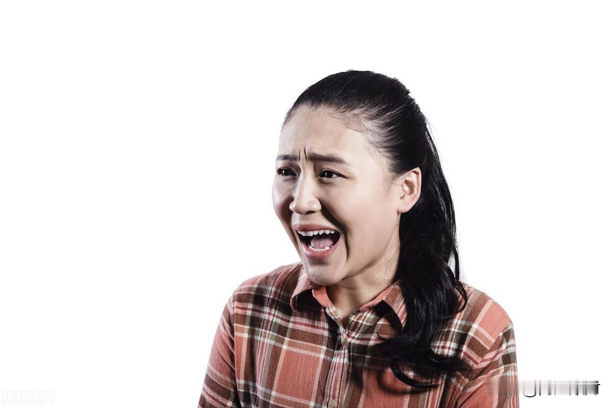 因为孩子把每个包子都咬了一口，小云跟大姑姐吵了一架，说以后再也不来了。大姑姐家