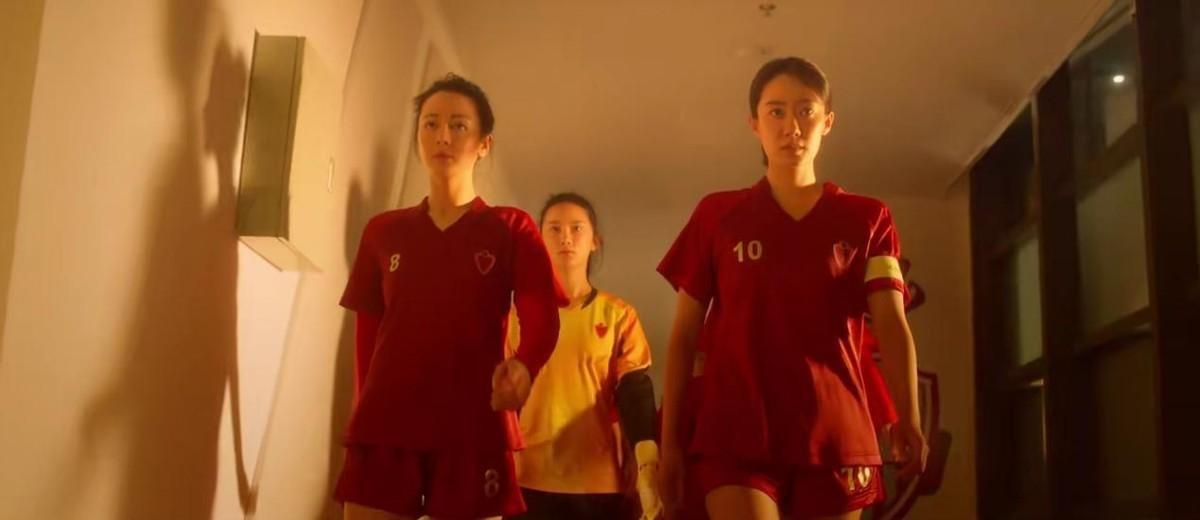 港圈一片安静，等着看周星驰的《功夫女足》怎么收场。结果香港首映日，影院的售票后台