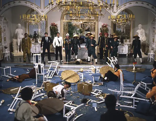 《A计划》小时候电视上看的经典，现在也觉得不过时，从此喜欢上了成龙。