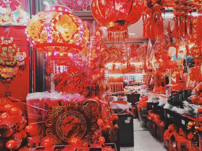 2026马年除夕，外国友人扎堆来中国过年，这景象太热闹啦！中国年成全球热事，从线