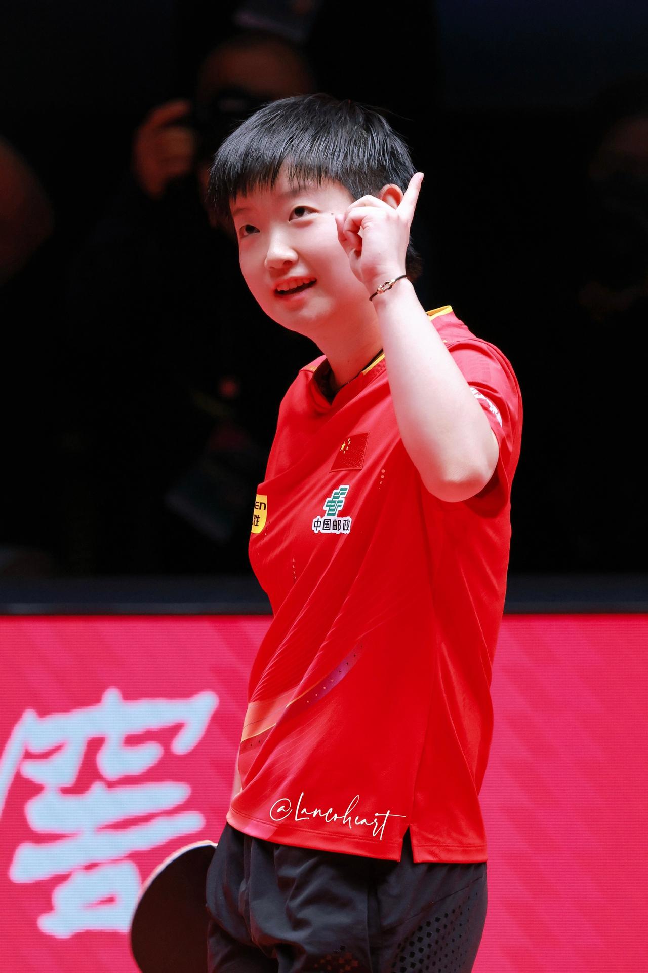 中国女团3-2战胜日本女团，一战打出了2个不得不说的事实！1.孙颖莎独得2分