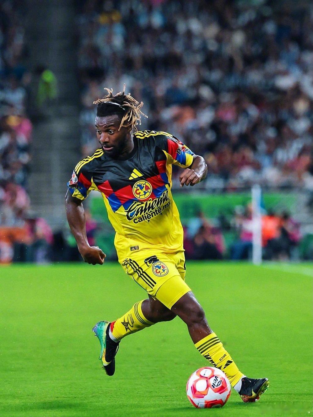 【尊重】28岁的美洲边锋圣马克西曼通过社交媒体发声，表示没有打算代表海地国家队参