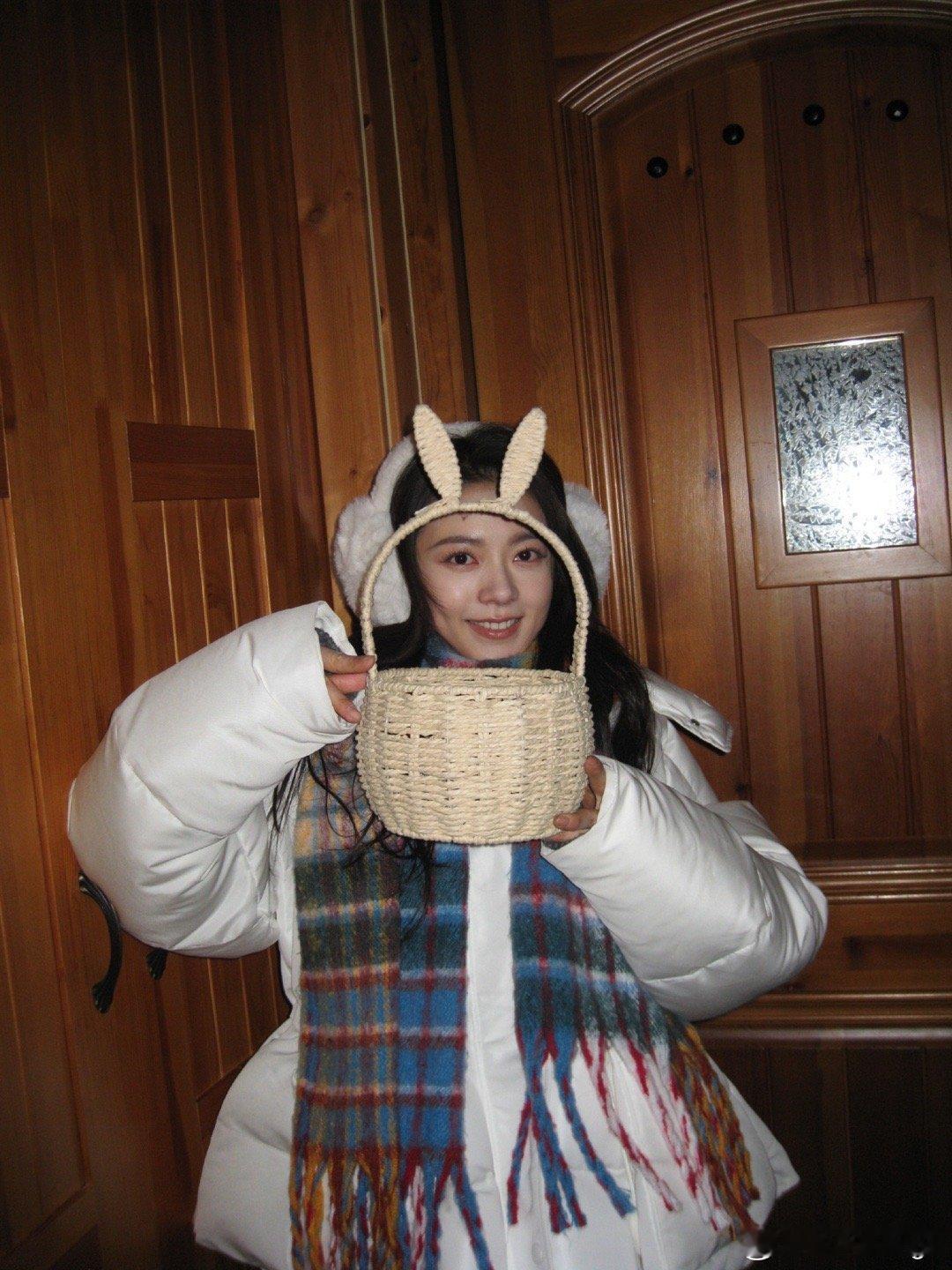 赵今麦说谢谢大家送的骄阳这束光因你而亮，也因千万观众而炽热。《骄阳似我》破30