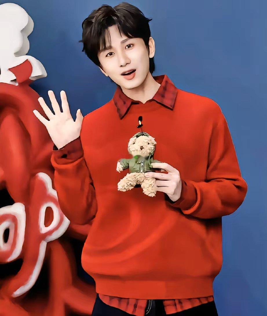 我敢断言，成毅，只要不塌房，他以后会越来越火，因为他最大的优势，不是35岁的年纪