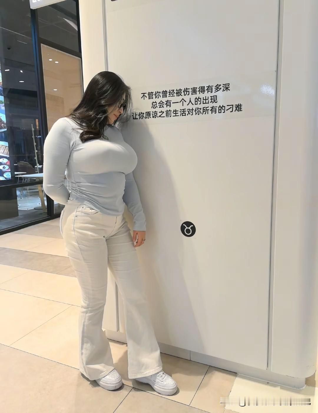 胖一点也很好看，继续健身，继续加油[呲牙笑][呲牙笑][呲牙笑]