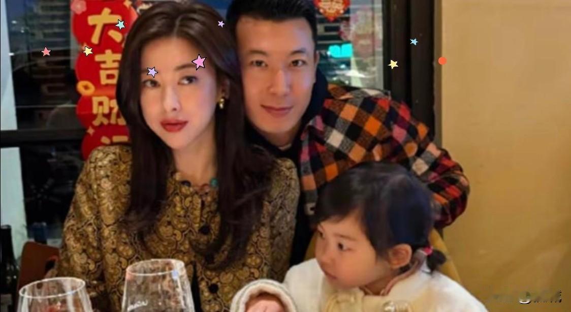 你敢信？朱珠老公王昀佳那“精英履历”，居然是圈外人专属的“智商税包装”！曼彻斯特