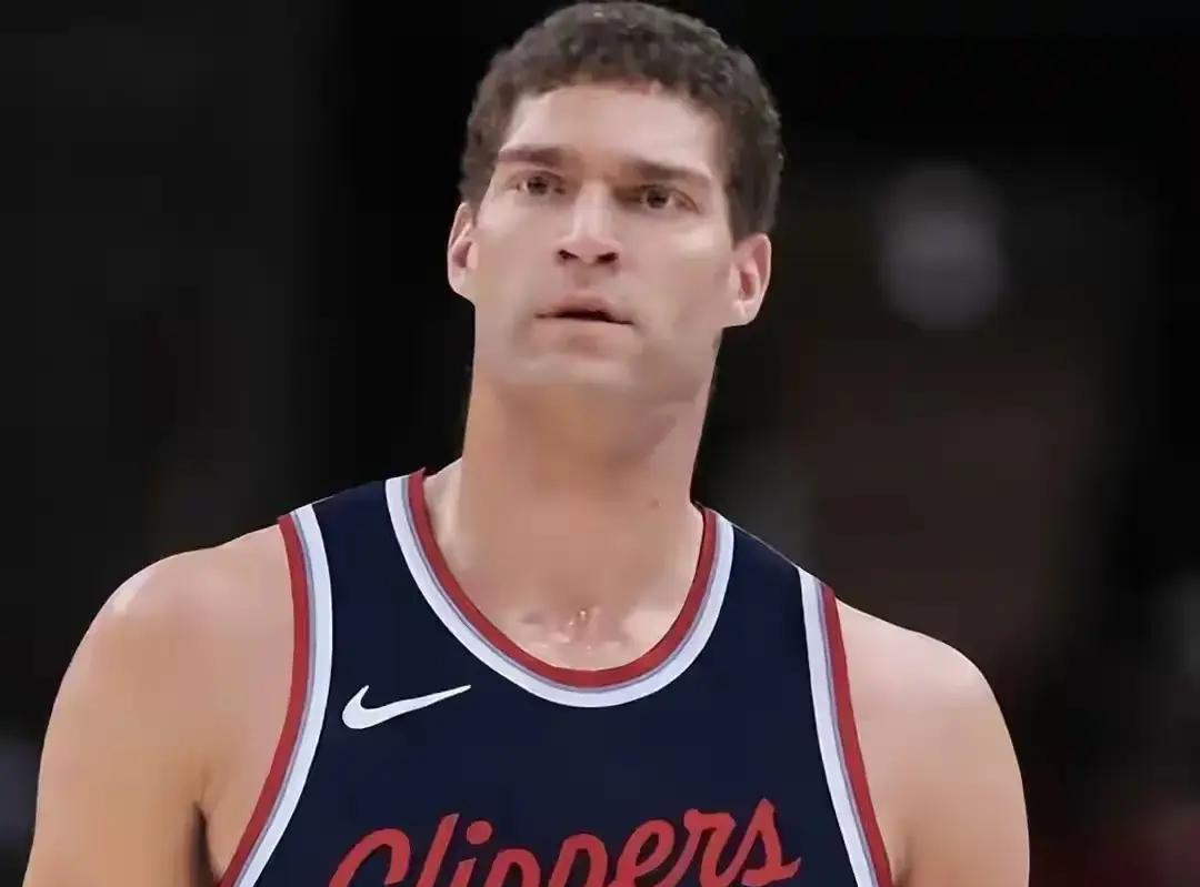 祖巴茨受伤，快船却悄悄升级了。顶替首发的洛佩兹，过去三场场均轰进3记三分。