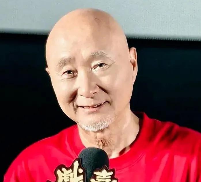 2025年7月，陈佩斯发出暖心邀约，自8月4日起，60岁及以上的“老朋友”仅需1