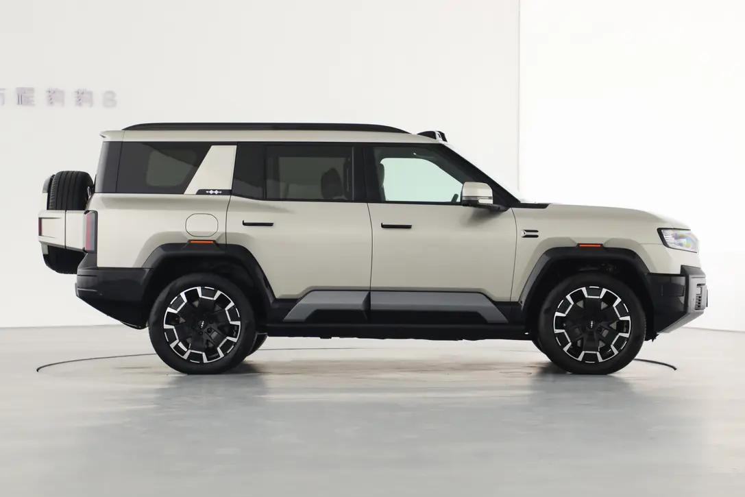 比亚迪这盘棋，下得跟开杂货铺似的。啥都想要，最后可能啥都卖不明白。先说仰望。