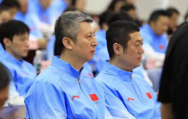 中国男篮亚运会这两份名单，有一个人的差别，哪份是最后比赛名单？打完世预赛，杨瀚森去打美职，赵继伟伤退