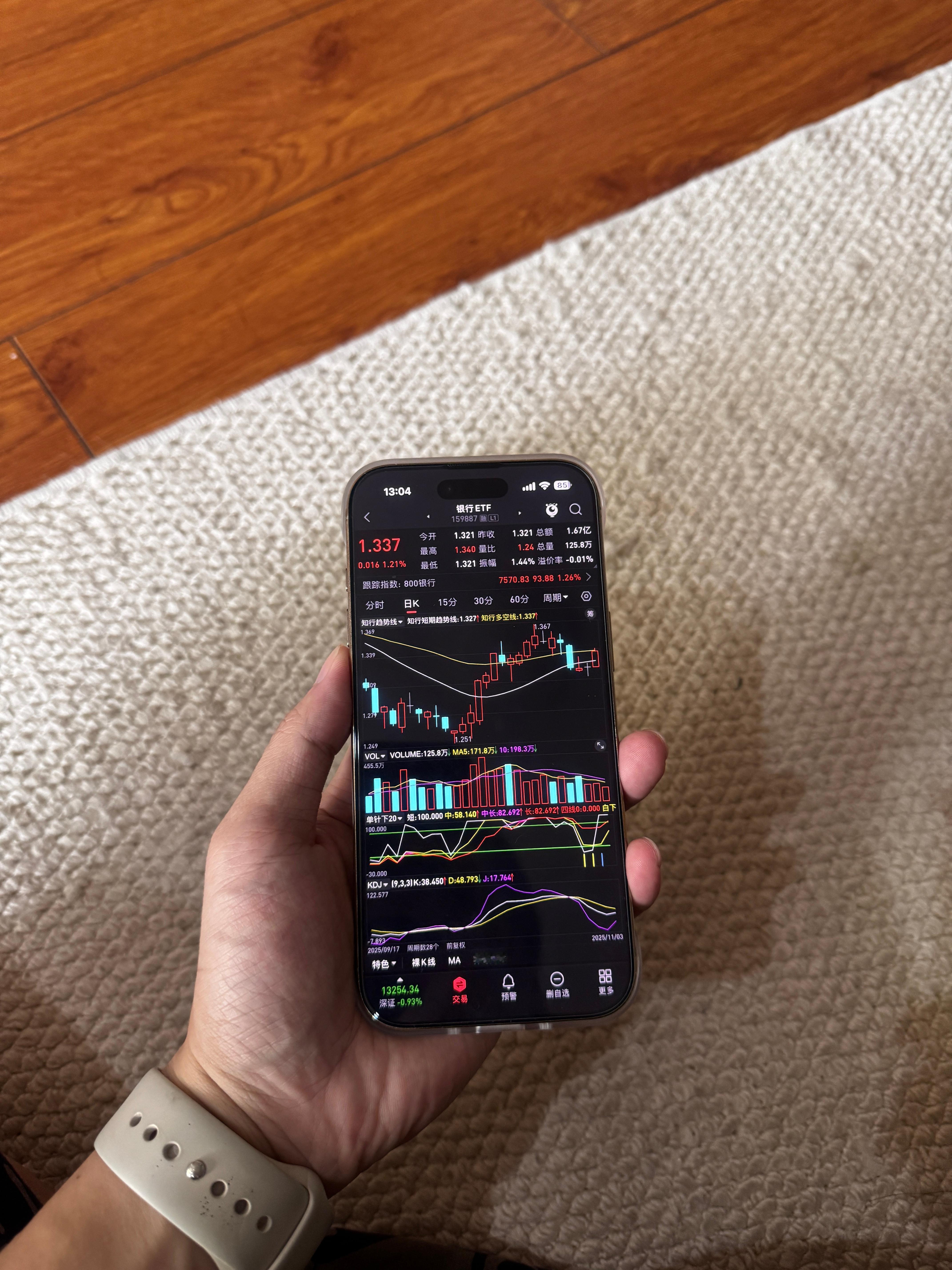 屏幕大，玩大富翁就是爽啊十月是辛苦一个月最后两天给我拍下去亏了求求十一月对我好点