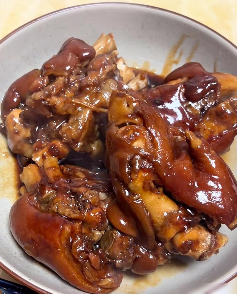 退休后，要舍得吃，好好吃。但舍得吃，不等于专挑贵的，更不等于把饭菜当药。把普