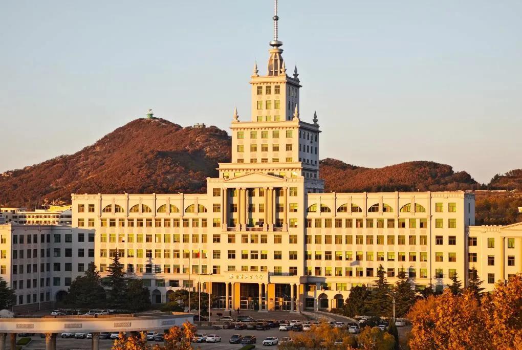 山东省内大学排名（前十）：1、山东大学2、哈尔滨工业大学（威海分校）3、山
