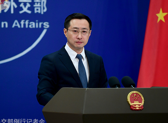 7月18日，外交部发言人林剑在例行记者会上回应了有关美国参议院外委会民主党议员发