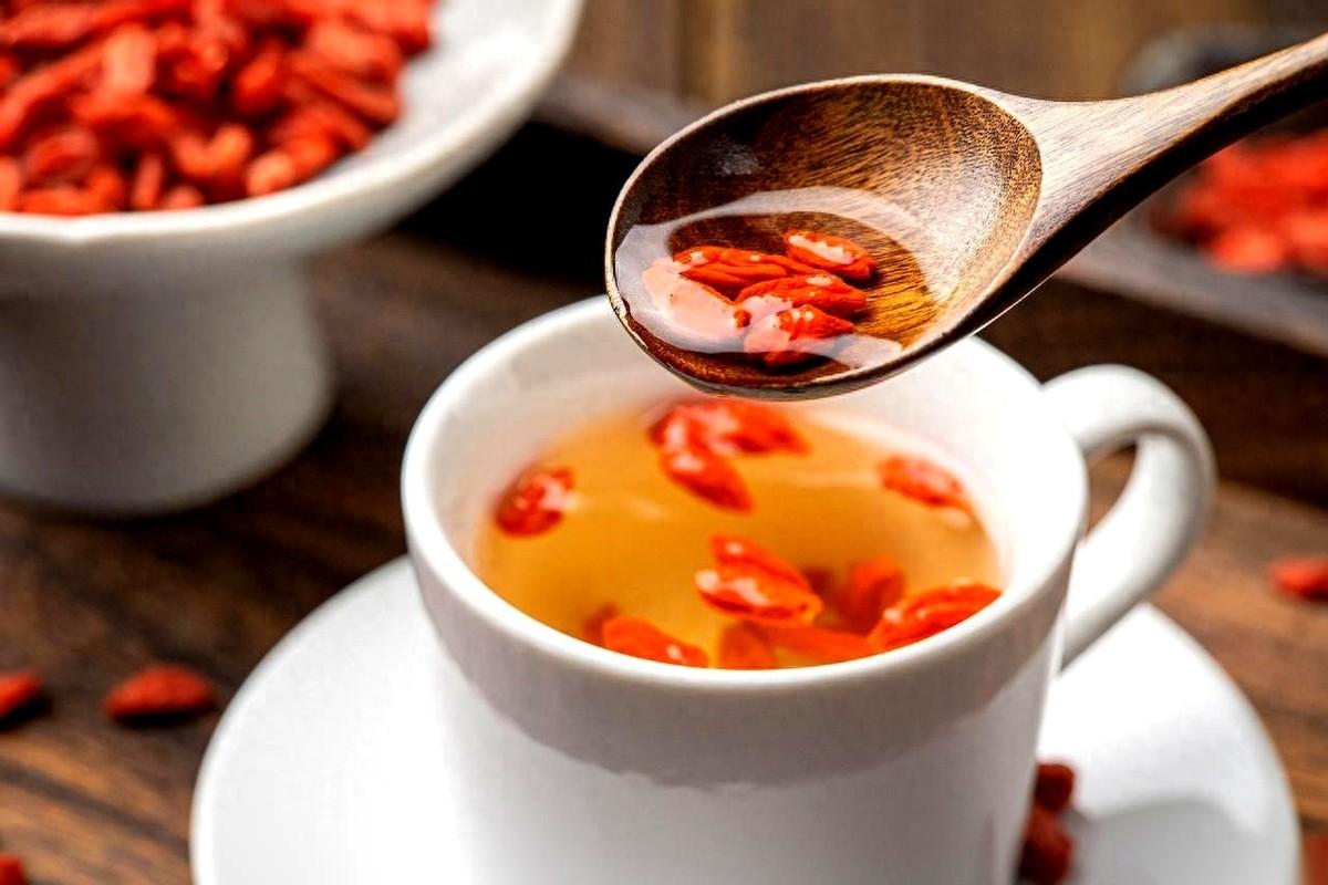 你那杯枸杞，先别喝了。真的。我跟你说，你感觉自己像个泡发了的馒头，浑身没劲，