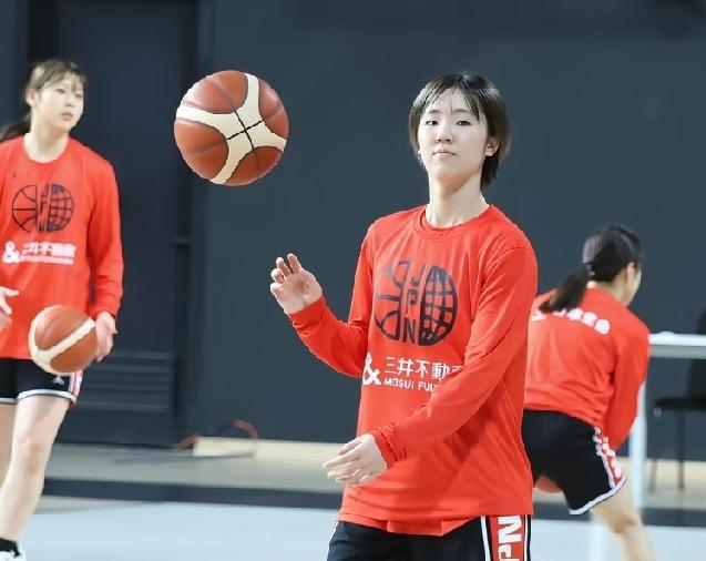 毫无疑问！在亚洲篮坛，只有中国女篮能拿得出手，说是亚洲的门面，也绝不为过。这不