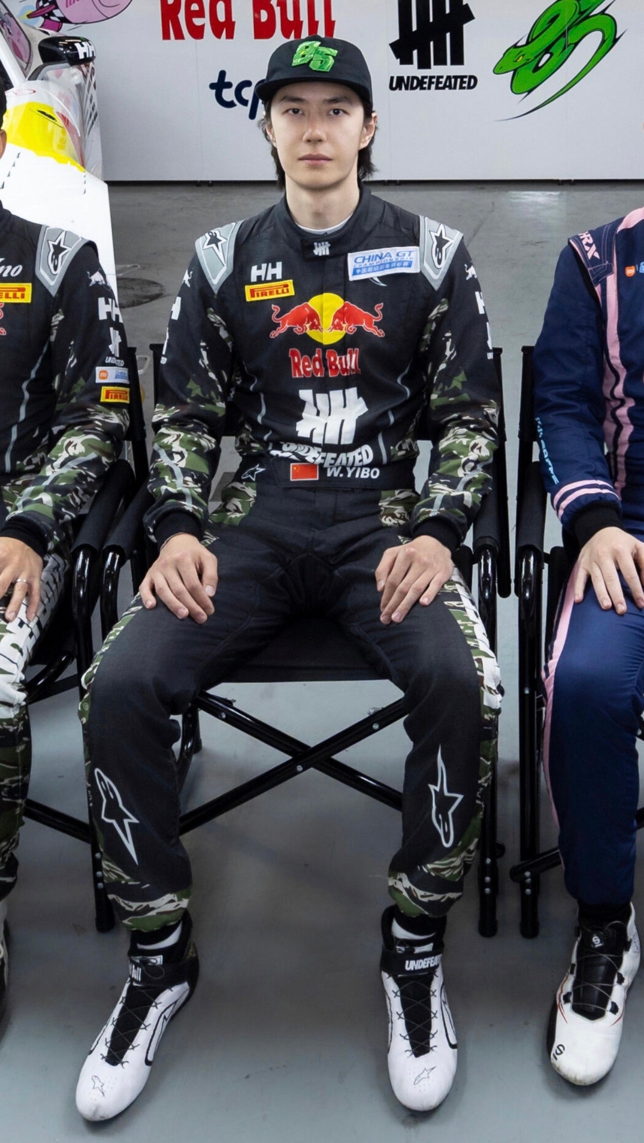 王一博uno队友更新合照85racing太帅了