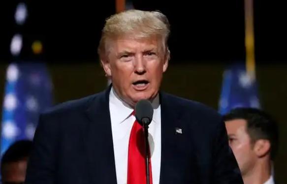 特朗普突然说了句大实话，听得我一愣。他居然公开承认，在AI这事儿上，还得看中