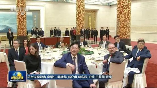 不少网友发问，如此重要的晚宴，华为和比亚迪为何缺席？这个问题着实愚蠢，就如同有记