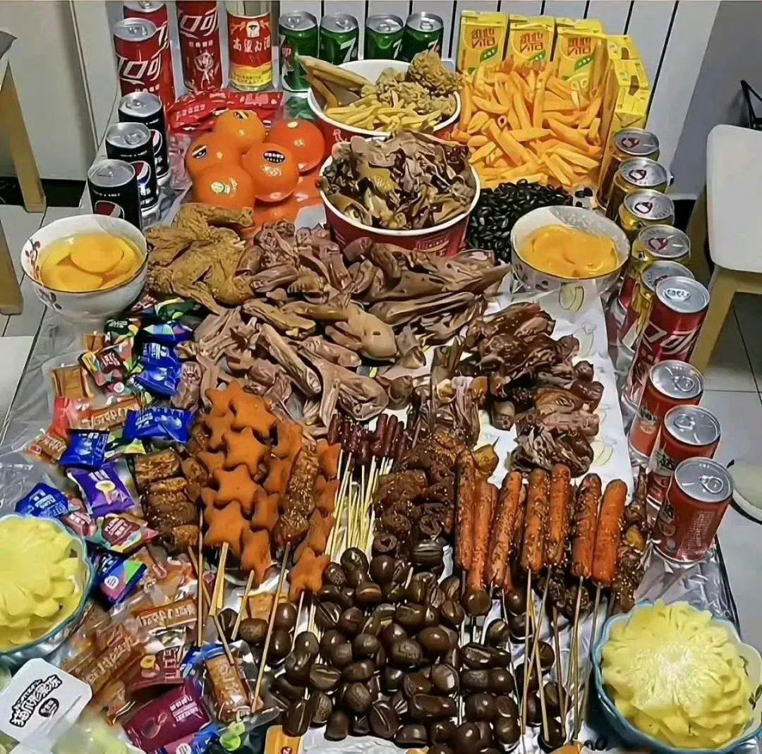 三个朋友叫吃饭，吃谁家的​​​