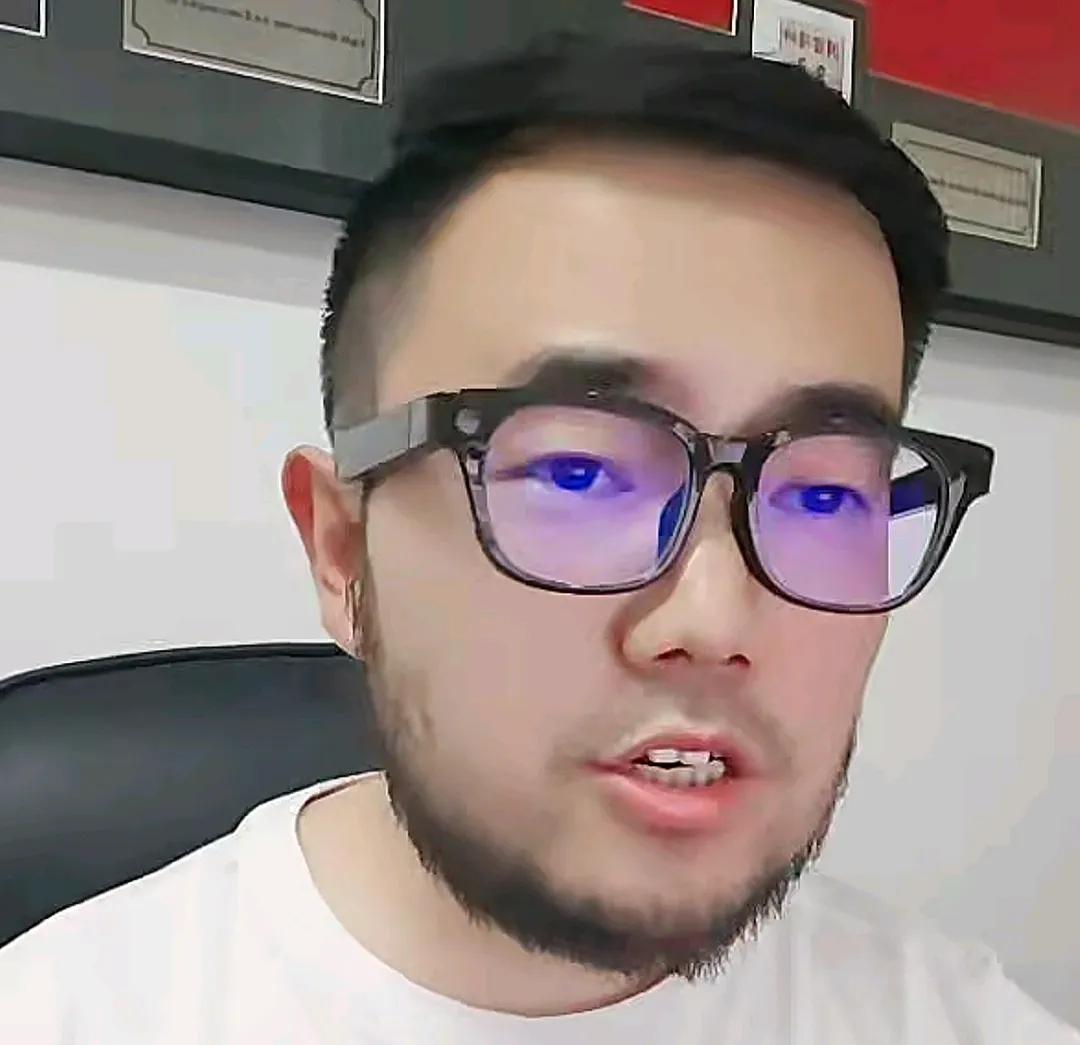 媒体人潘伟力认为，山东泰山大比分输给云南玉昆其实是轻敌了，而且球员心思都在放假上