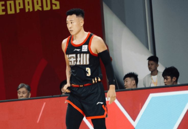 博主: 贺希宁三场比赛得分20+, 他俨然是国内顶级二号位水准