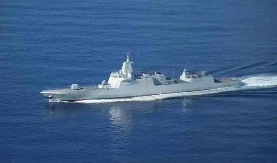 为什么美国人那么怕055大驱呢？这么说吧，一旦055上战场，美国11艘航母就得变