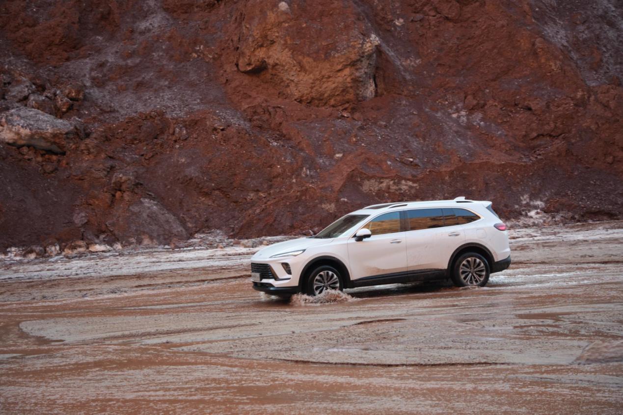 年终购车正当时！别克豪掷置换补贴+全险福利，昂科威Plus 30吋大屏领衔