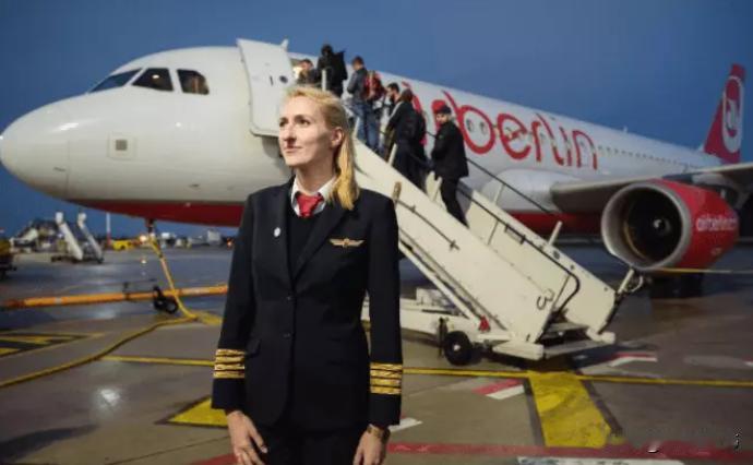 1980年，一位德国空姐说，“希望我们的航班不要去中国，不然我就辞职。”机长疑