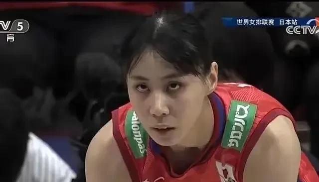 中国女排打日本队真有一套！前一场比赛，被称作“亚洲第一接应”的和田由纪子直接哑火