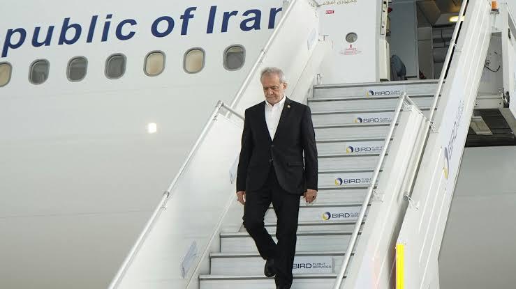 美方刚放话，中国转头就让伊朗航班落了地。最近，美国财政部长贝森特放出狠话，说