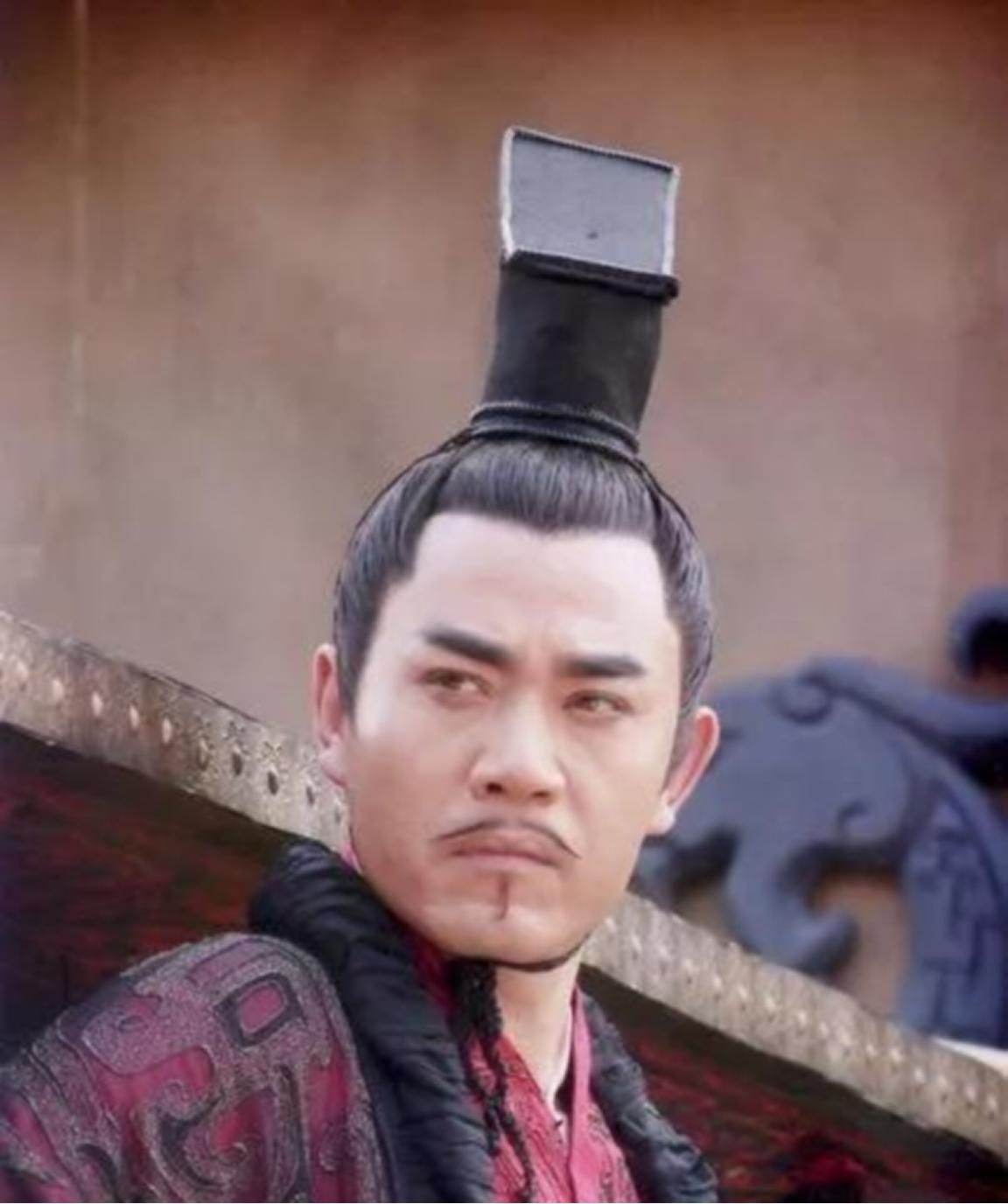 公元前118年，23岁的霍去病一箭射中了李广的幼子李敢，李敢被爆头，当场而亡。事