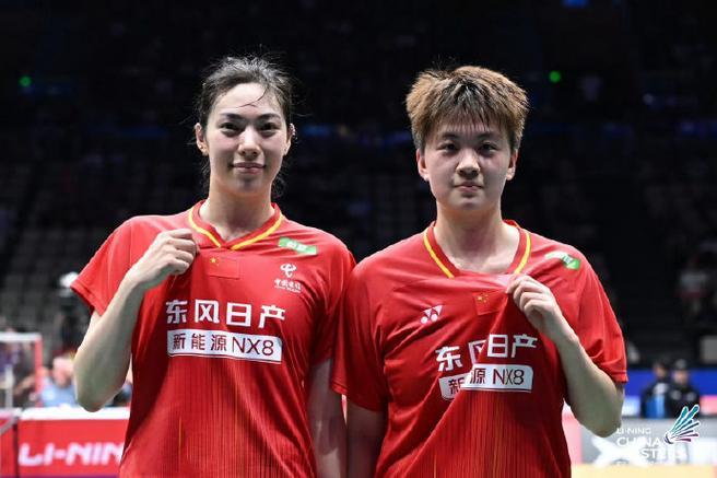 同是年轻小将、同样是首局失利，为何鲍骊婧/曹梓涵能调整逆转翻盘，而胡珂源/林祥毅