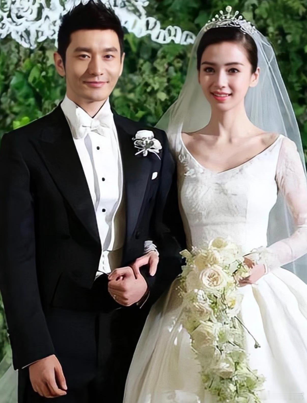 黄晓明和Baby当年拍的结婚照，放在现在也是挺超前的