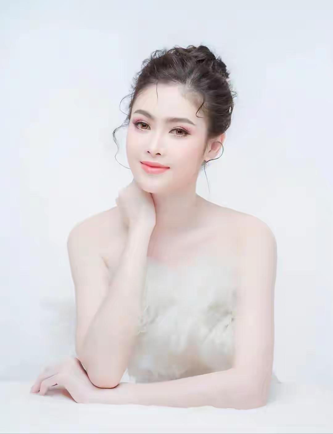 老挝选美冠军芭比，之前是银行职员