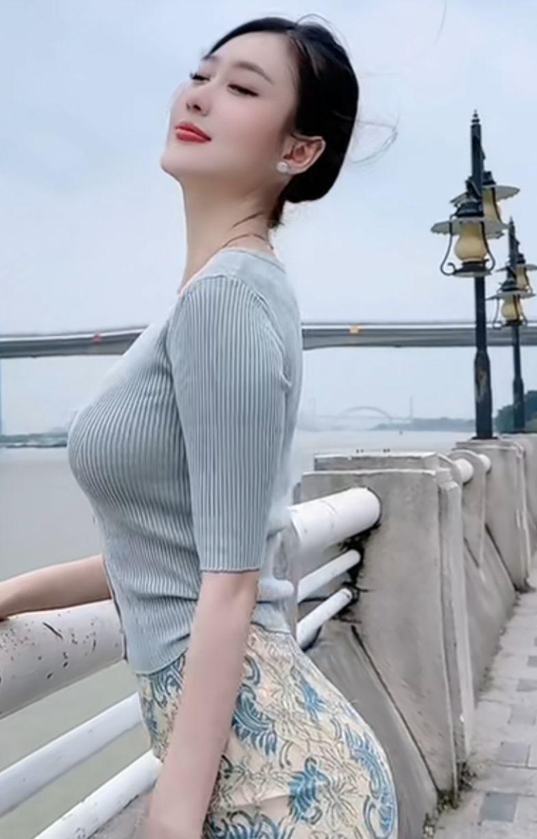 好色方为真女人其一，二十五岁之后的女人，九成九皆有好色之态。其二，好色的女