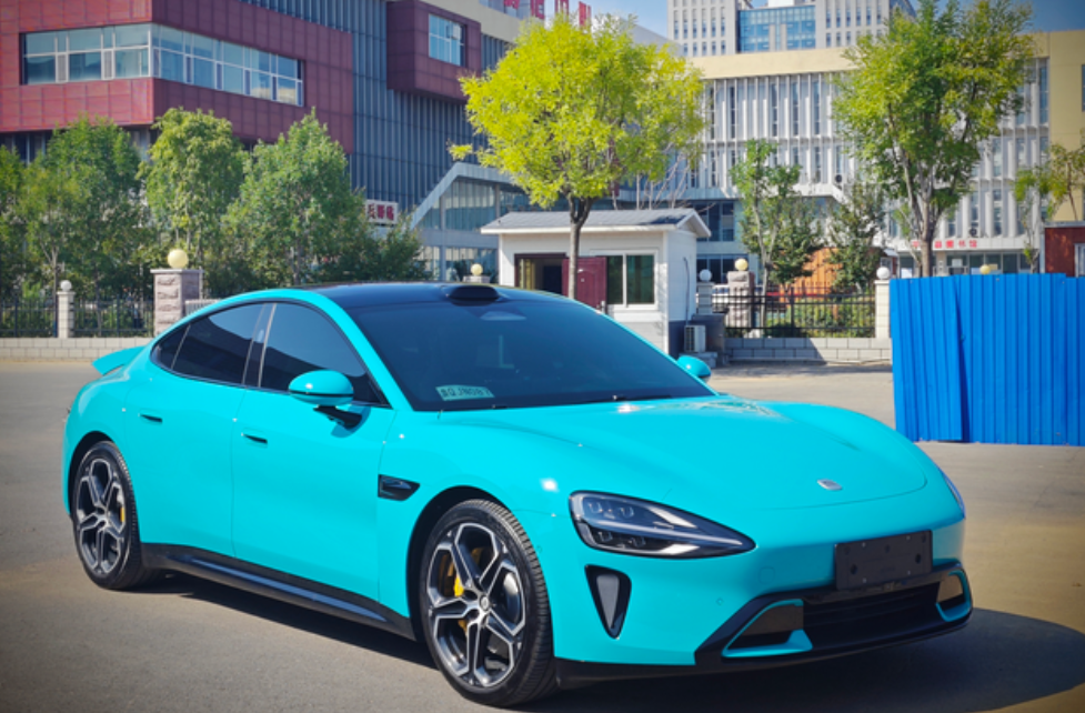 9000公里的小米su7max还值多少？海湾蓝色不得不说真的很吸睛，虽然已经上