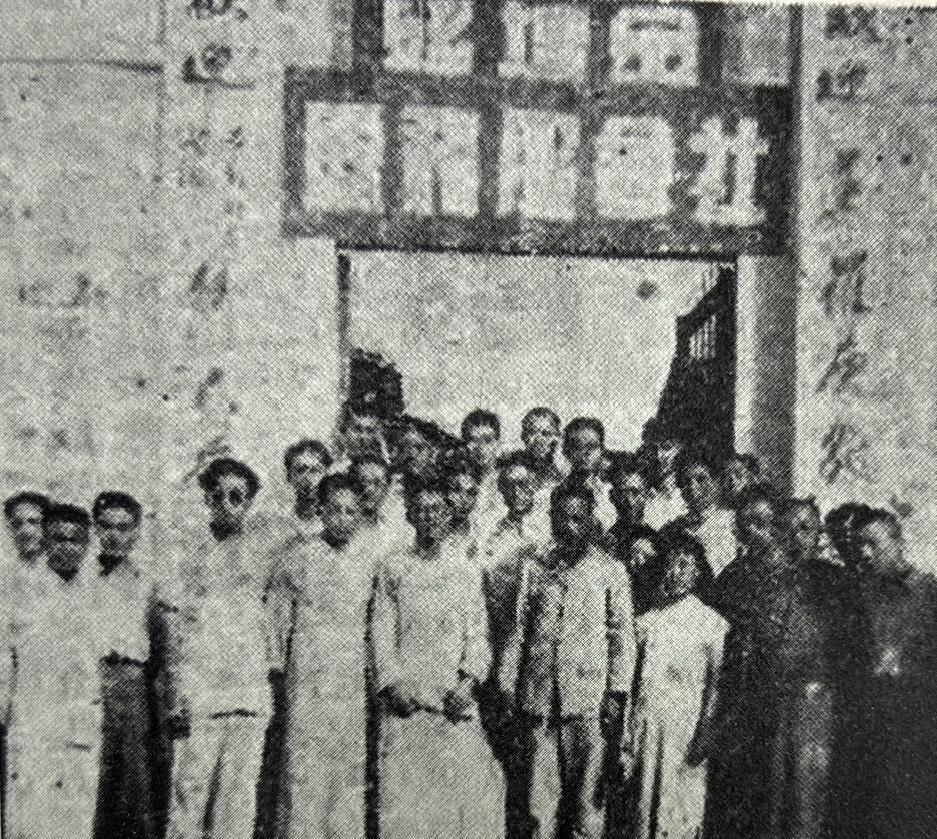 抗战时期，金坛县立中学欢迎校友华罗庚及原校长韩大受。华罗庚是金坛人，早年就读于金