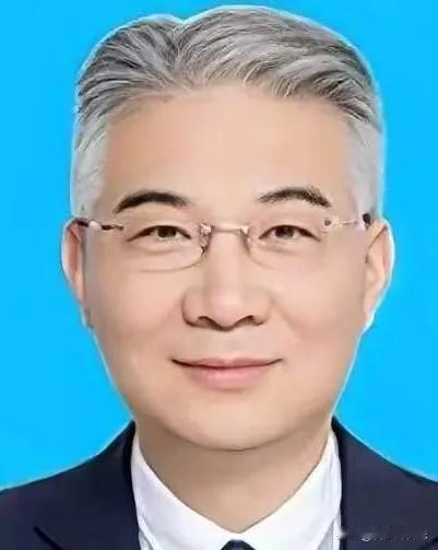 看了这个曾经的重庆市财政局长，重庆市政府原参事封毅的通报，心里十分惊叹，此人竟然