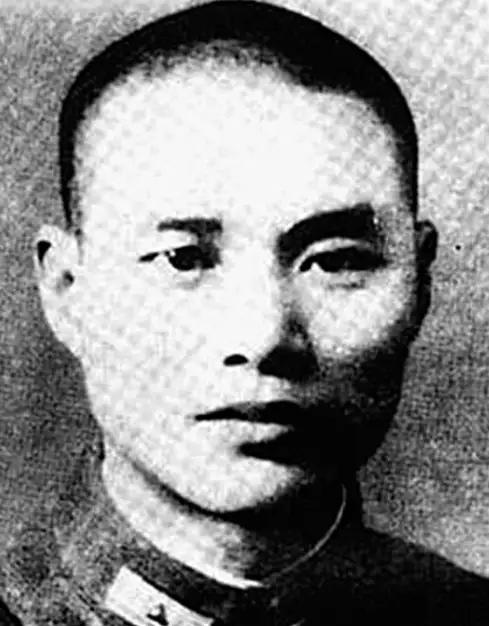1932年，沈醉发现一个组员给日本人提供情报，他报告戴笠。戴笠说，你去干掉他！沈