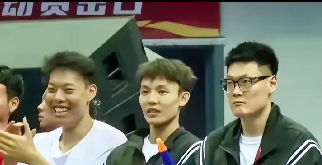 看着“拼命三郎”张宁那不甘的眼神，我的心里五味杂陈……三场热身